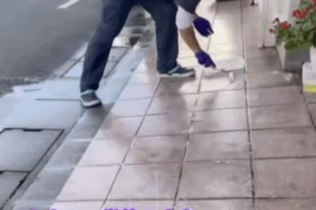 防滑処理の施工中